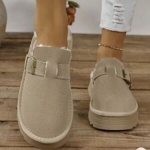 Brand new never worn. Platform clog slides